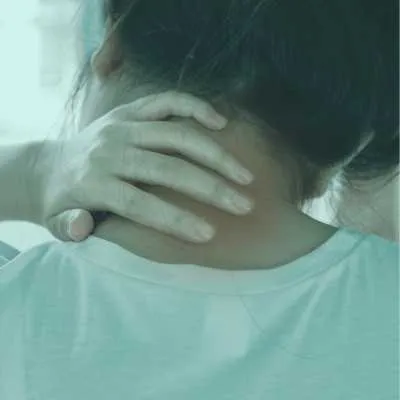 2 back of neck of woman who has neck pain from auto accident and needs chiropractic care